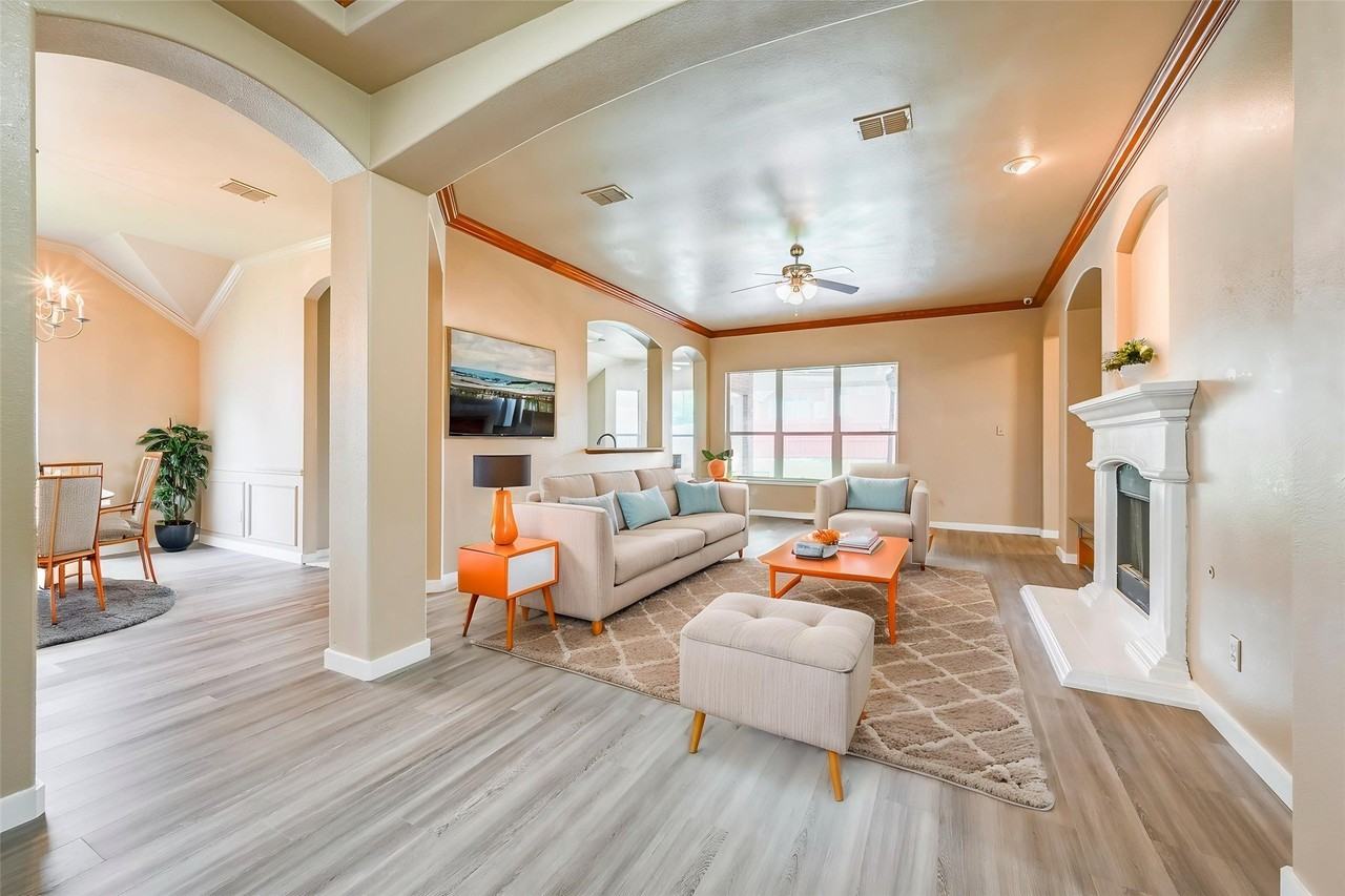 606 Primavera Dr - Photo 3 of 15