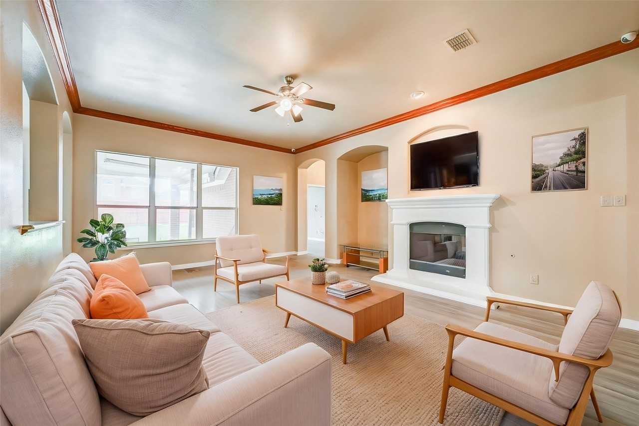 606 Primavera Dr - Photo 4 of 15
