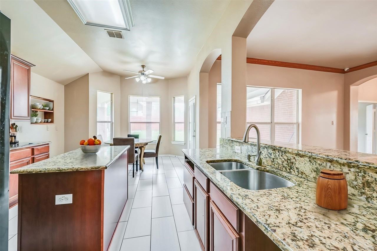 606 Primavera Dr - Photo 7 of 15