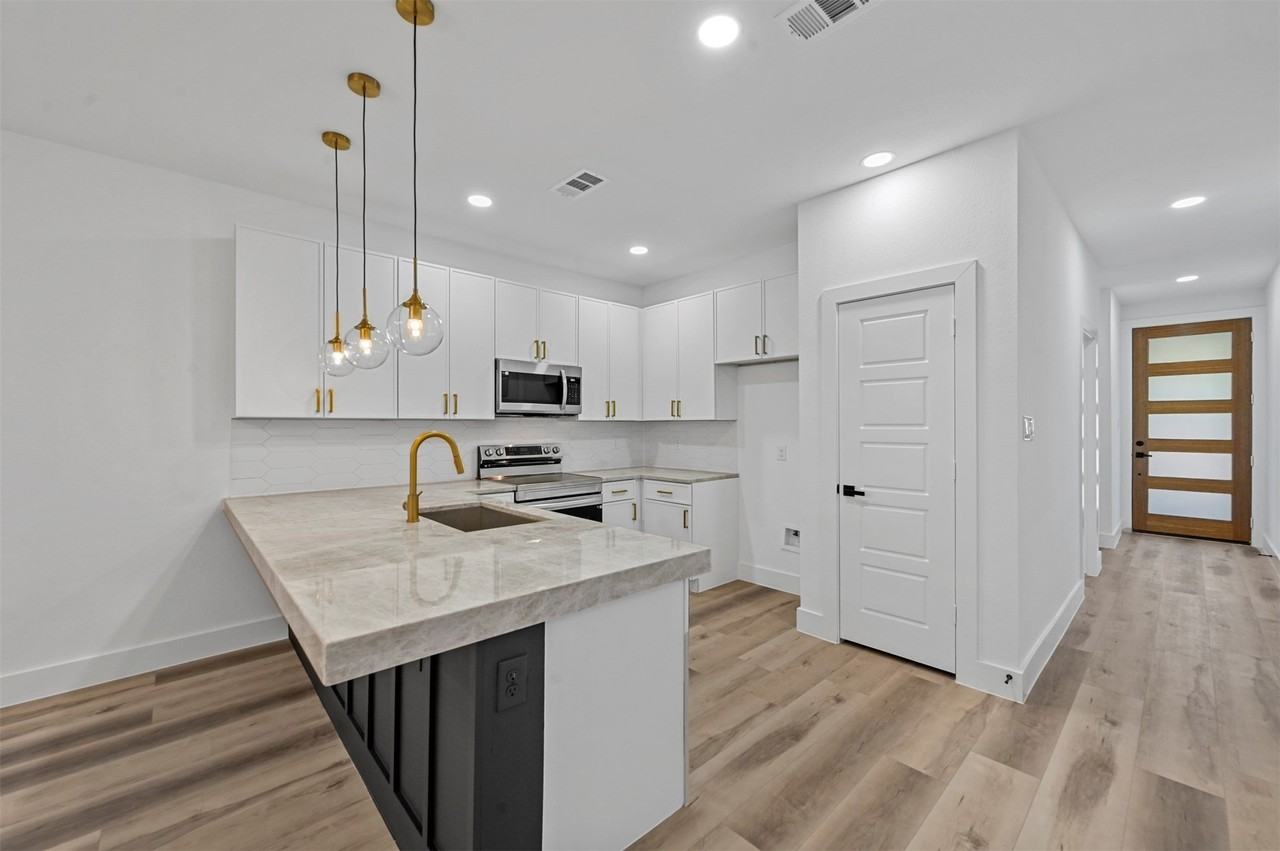2413 Easley St - Photo 6 of 23