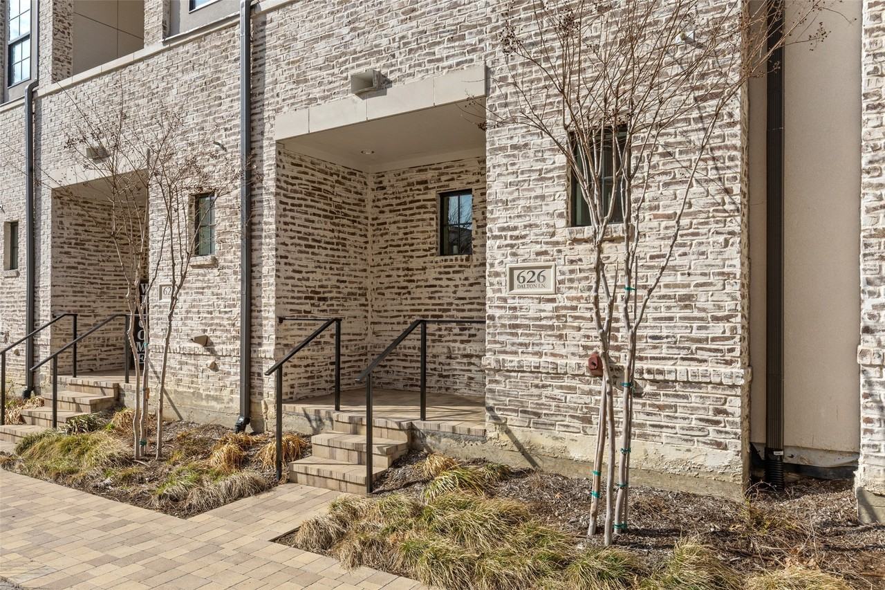 626 Dalton Ln - Photo 4 of 39