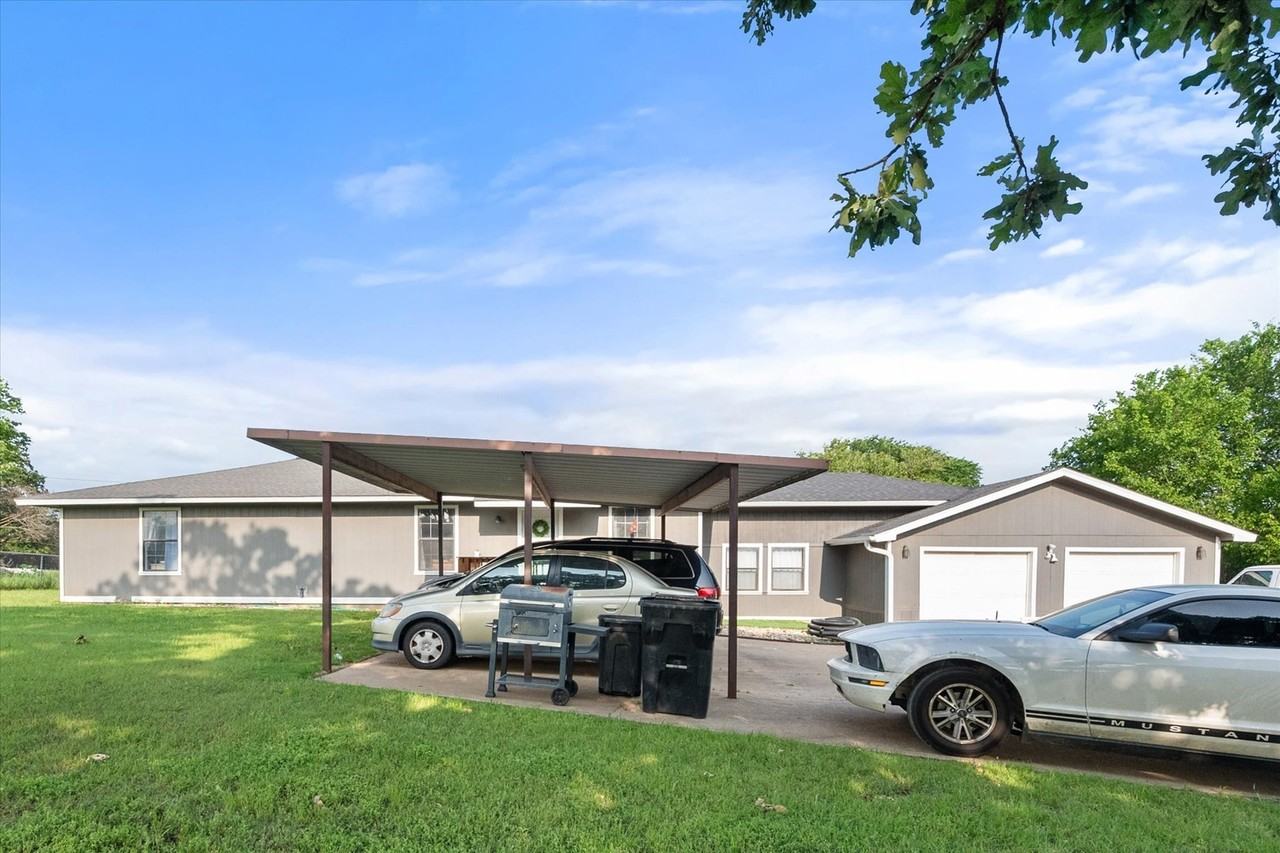 5184 Teague Rd - Photo 4 of 34