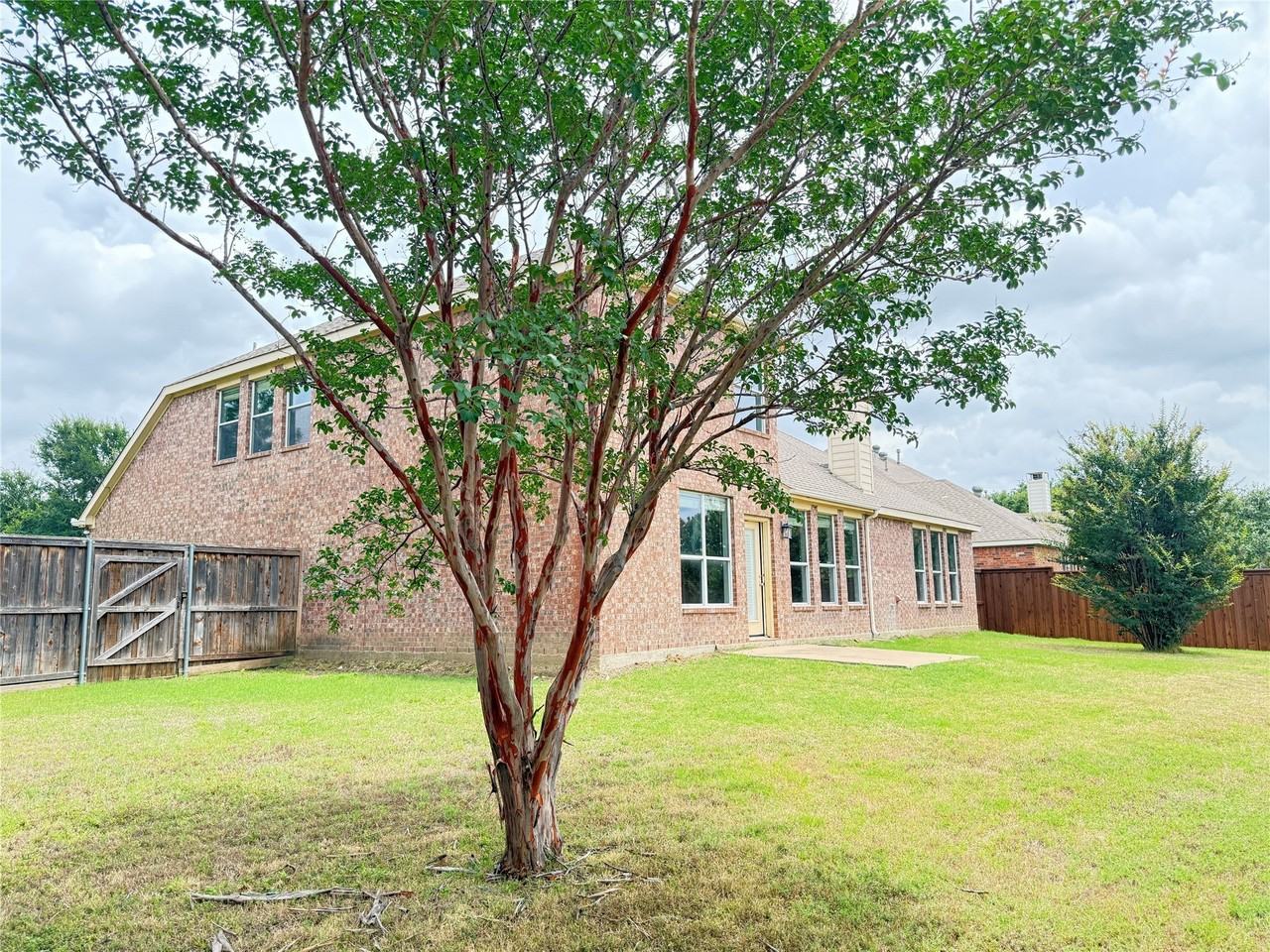 11021 Firefly Ln - Photo 2 of 17