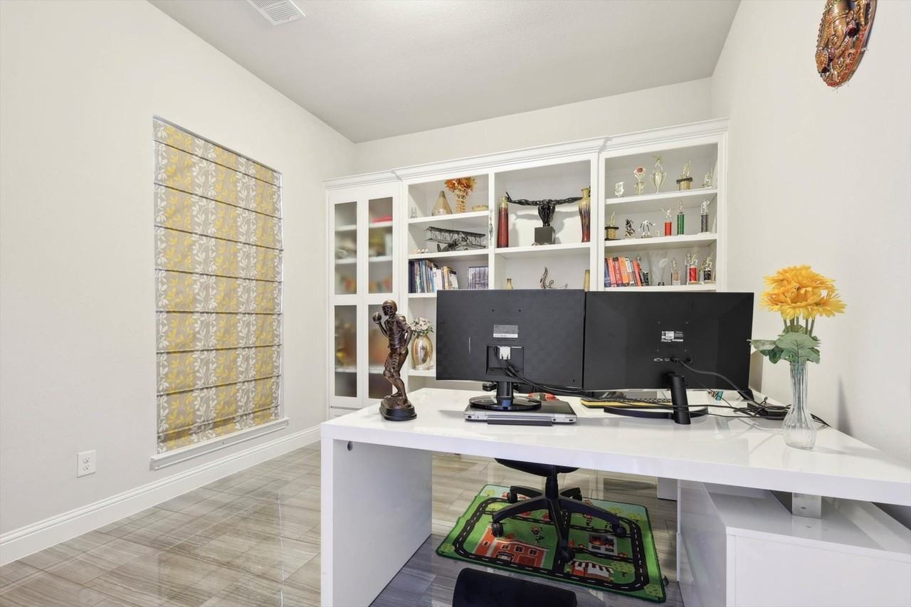 5012 Engleswood Trl - Photo 4 of 34