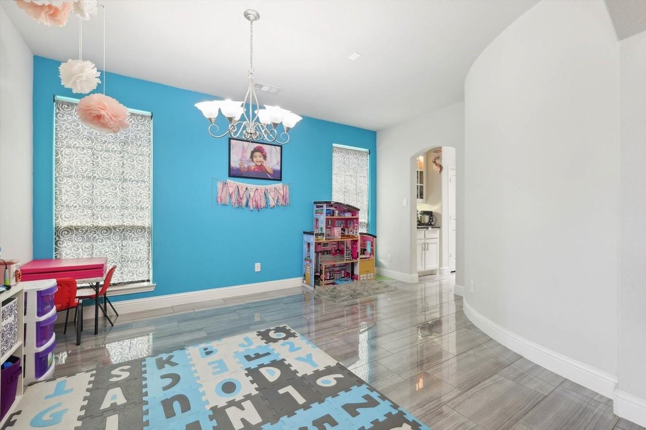 5012 Engleswood Trl - Photo 6 of 34