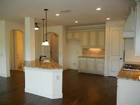 2320 Lynbridge Cir - Photo 6 of 19