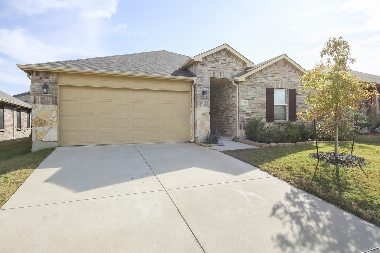 1433 Willoughby Way - Photo 3 of 36