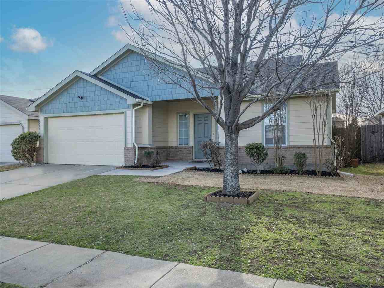 2404 Grover Cleveland Dr - Photo 2 of 16
