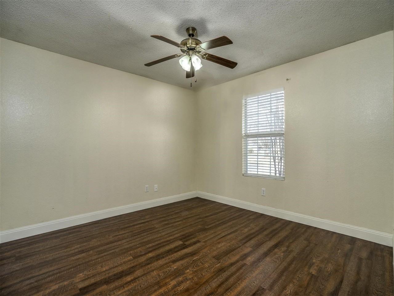 2404 Grover Cleveland Dr - Photo 4 of 16