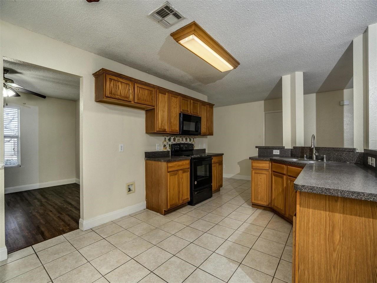 2404 Grover Cleveland Dr - Photo 5 of 16
