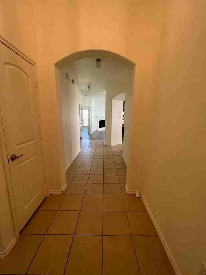 1011 Meadow Green Ct - Photo 3 of 17