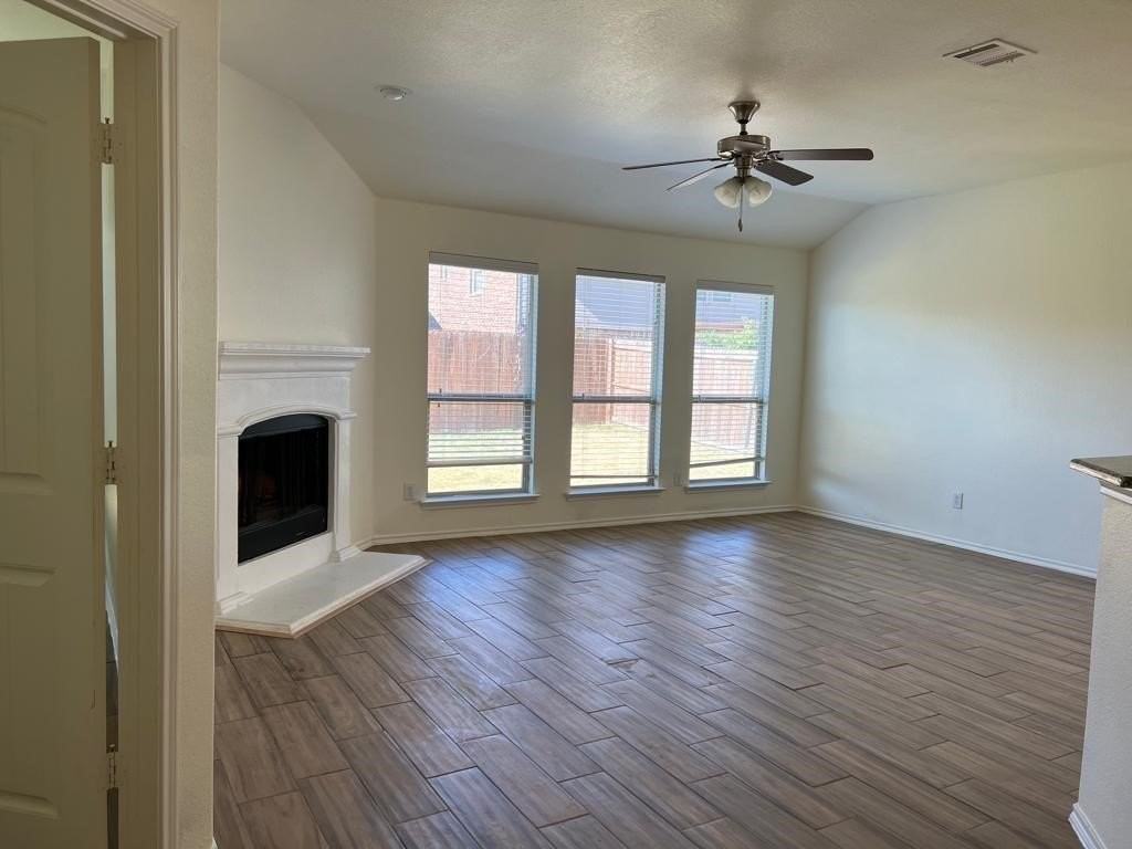 1011 Meadow Green Ct - Photo 6 of 17