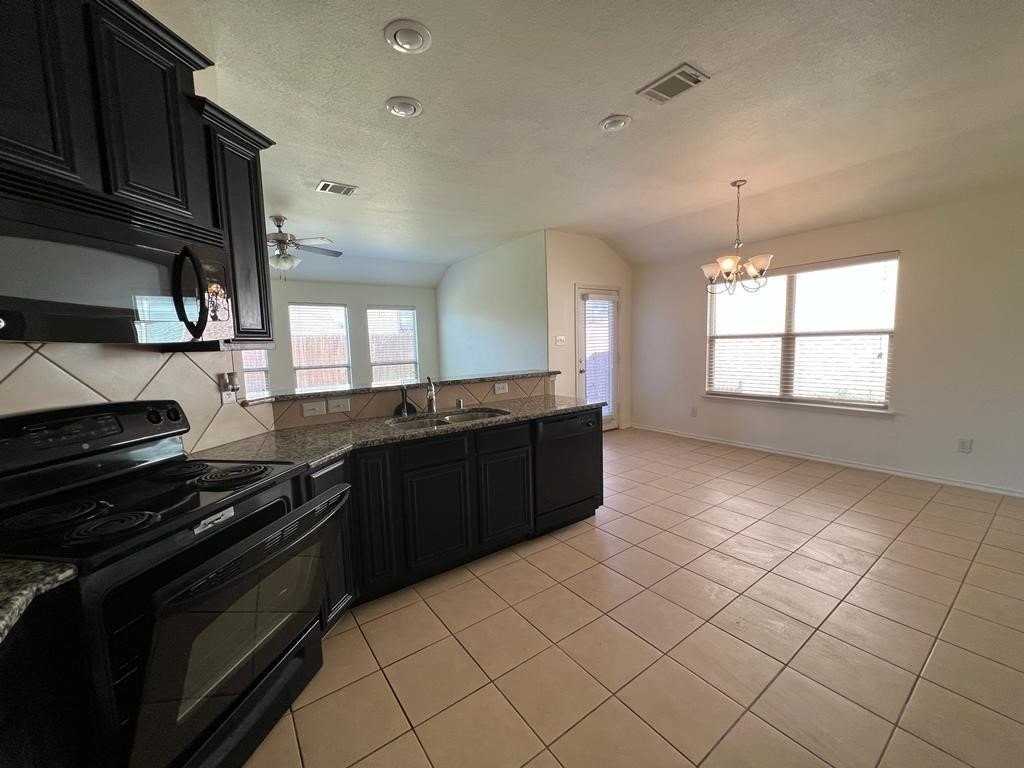 1011 Meadow Green Ct - Photo 7 of 17