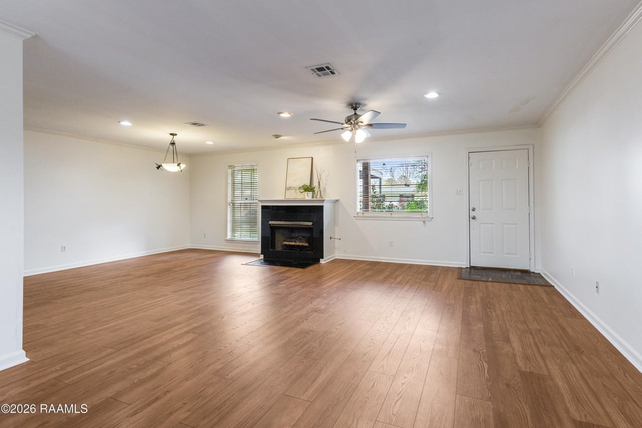 412 Normandy Rd - Photo 4 of 15