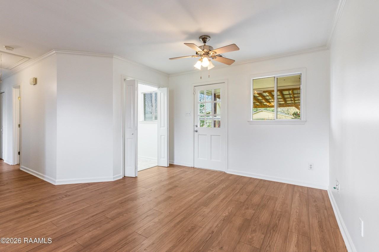 412 Normandy Rd - Photo 5 of 15