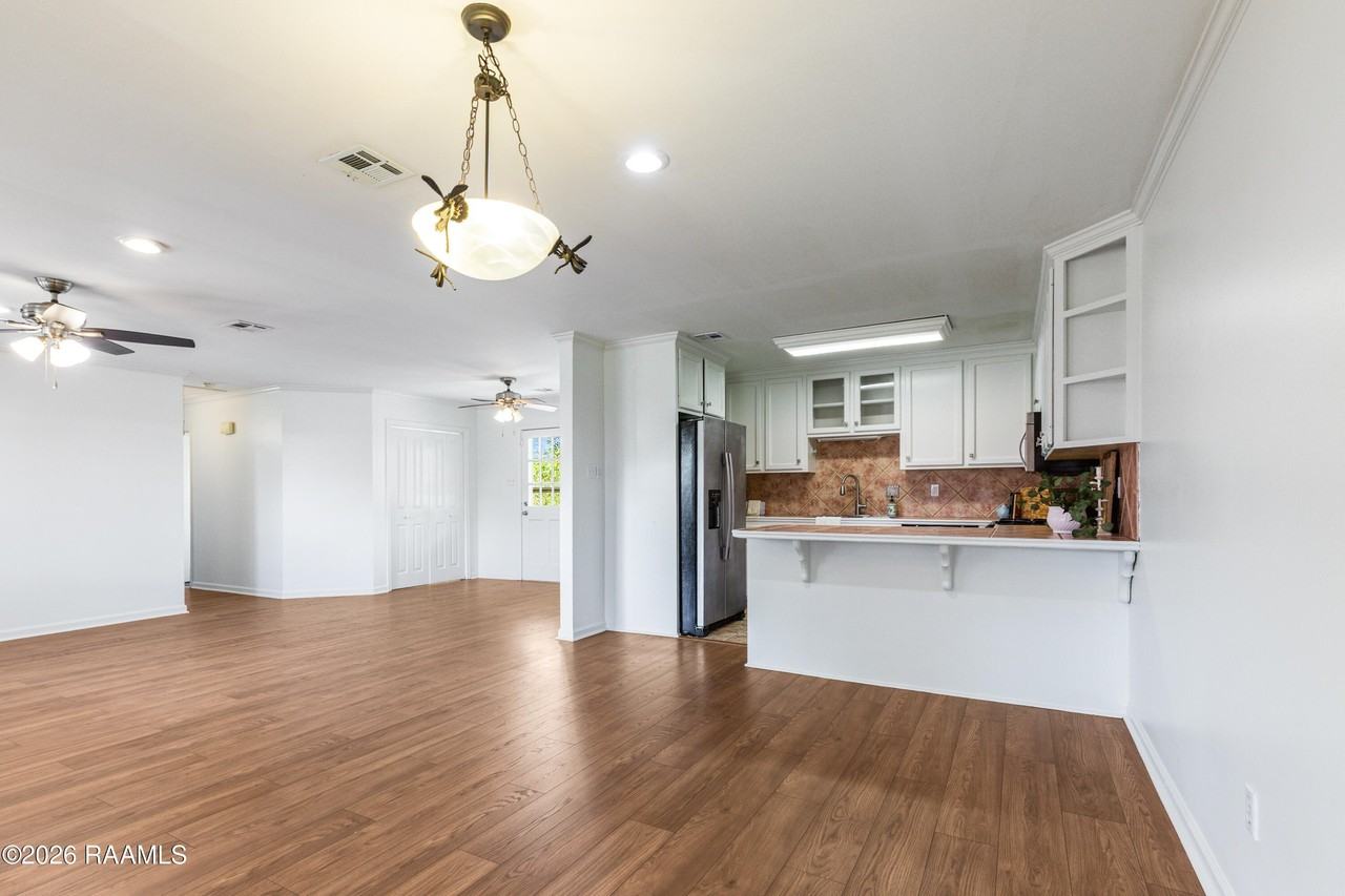 412 Normandy Rd - Photo 6 of 15
