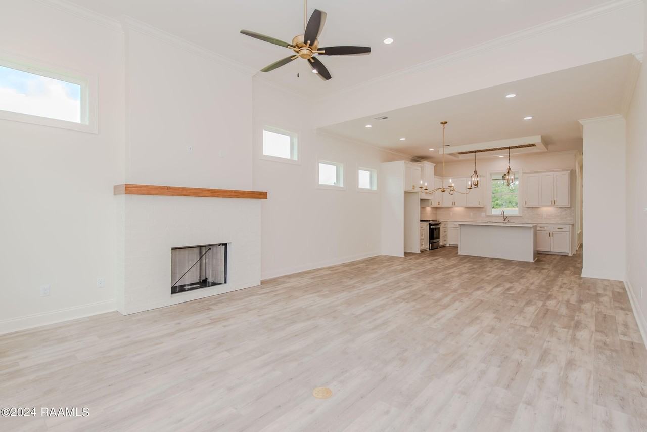 424 Dunvegan Ct - Photo 3 of 31