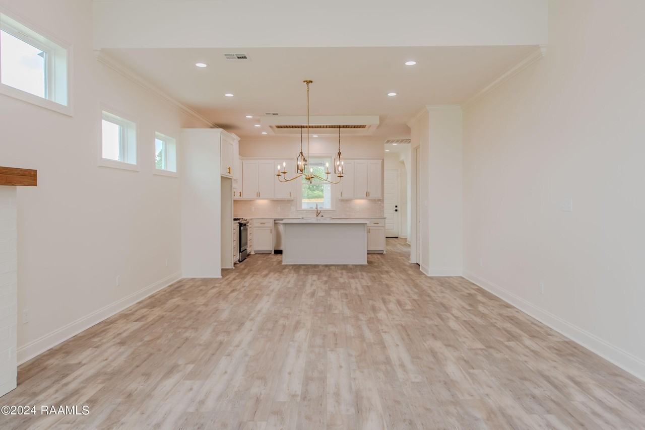 424 Dunvegan Ct - Photo 4 of 31