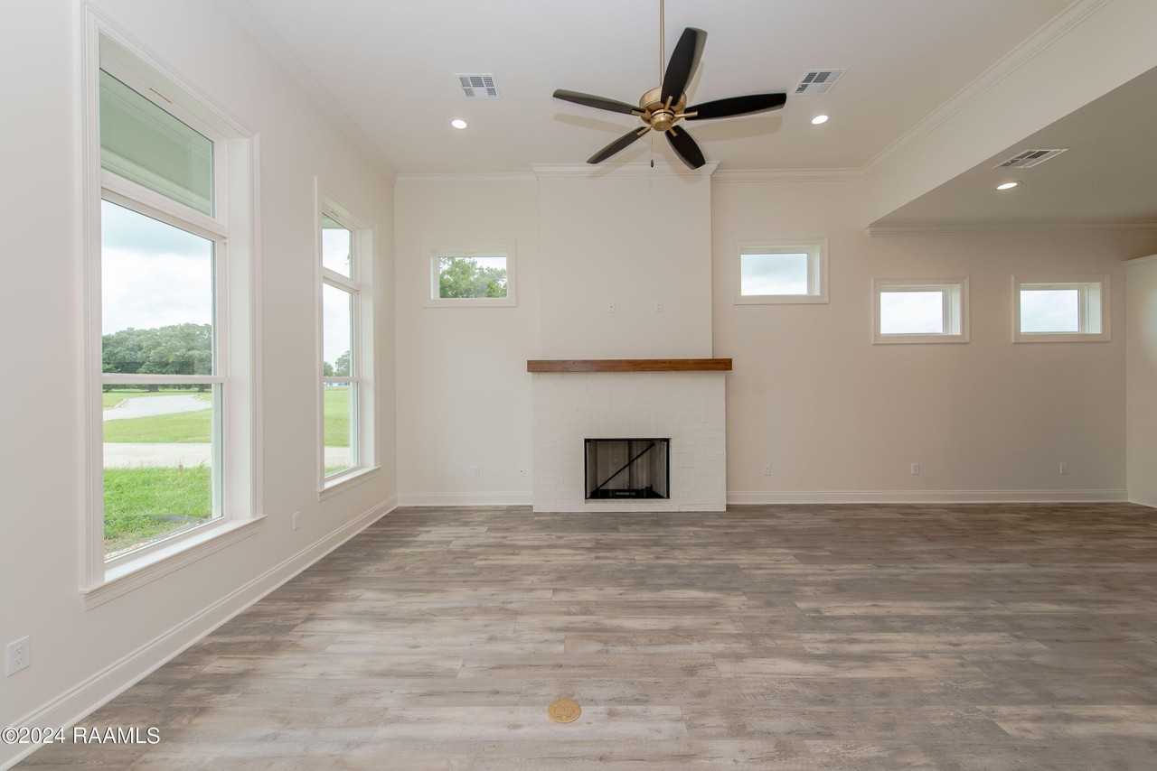 424 Dunvegan Ct - Photo 5 of 31