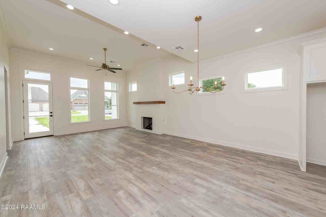 424 Dunvegan Ct - Photo 6 of 31