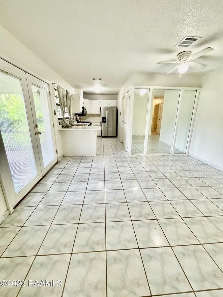 203 Crystal Ln - Photo 5 of 15
