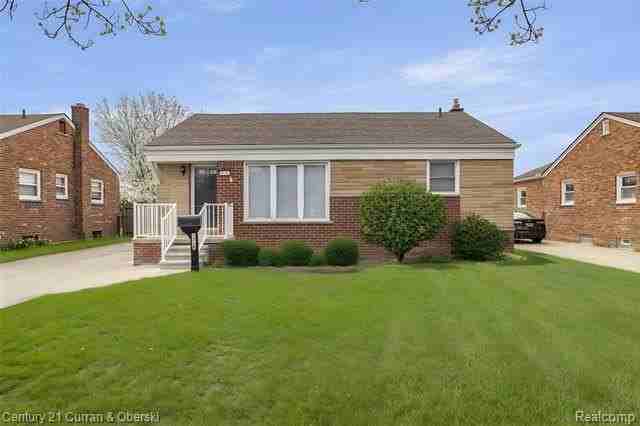 18752 Koester St - Photo 2 of 19