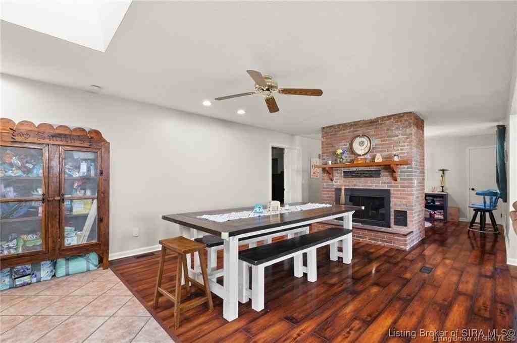 917 Brentwood Ct - Photo 4 of 15