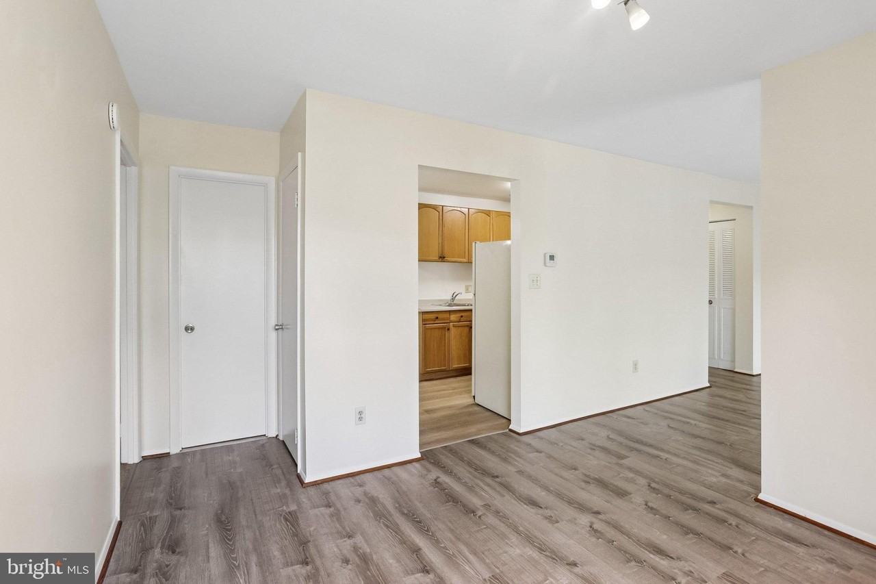 11925 Parklawn Dr #203 - Photo 5 of 50