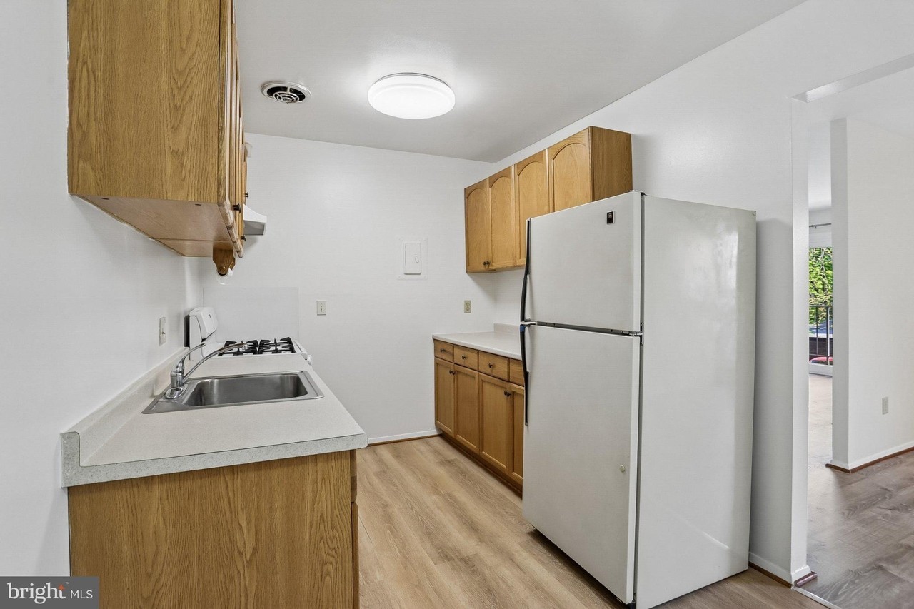 11925 Parklawn Dr #203 - Photo 6 of 50