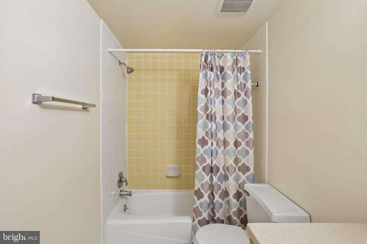 11925 Parklawn Dr #203 - Photo 7 of 50