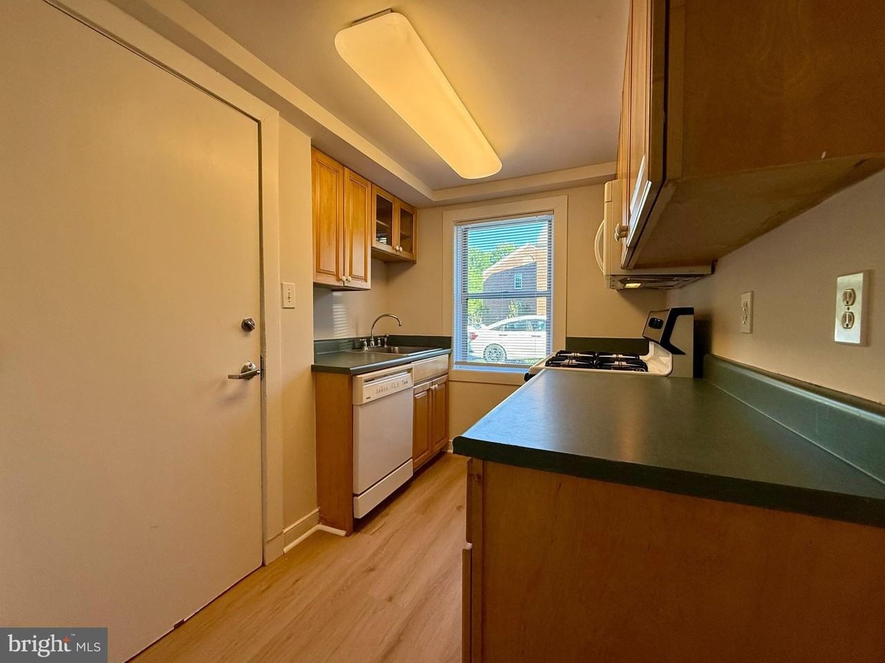 1400 Kenmore Ave #A2 - Photo 5 of 11