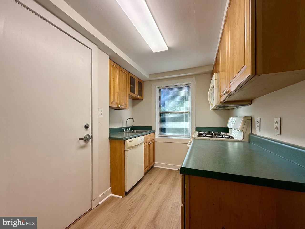 1400 Kenmore Ave #E2 - Photo 5 of 11
