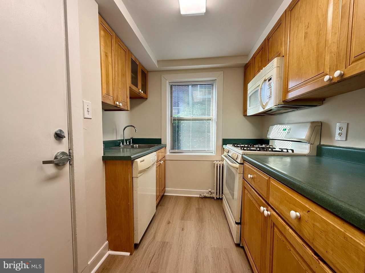 1400 Kenmore Ave #E2 - Photo 6 of 11