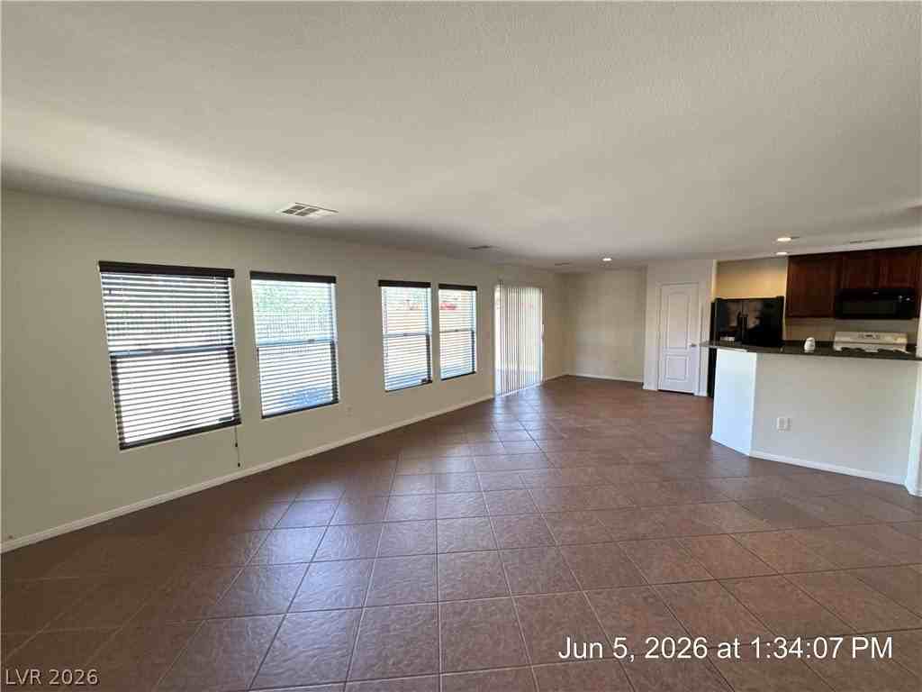 2616 Courlan Dr - Photo 4 of 33