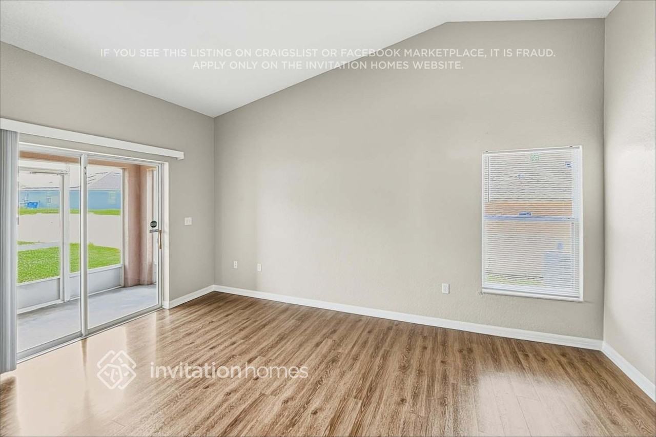 1077 Merrimack Blvd - Photo 3 of 18