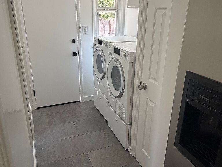1221 South Curson Avenue - Photo 4 of 12