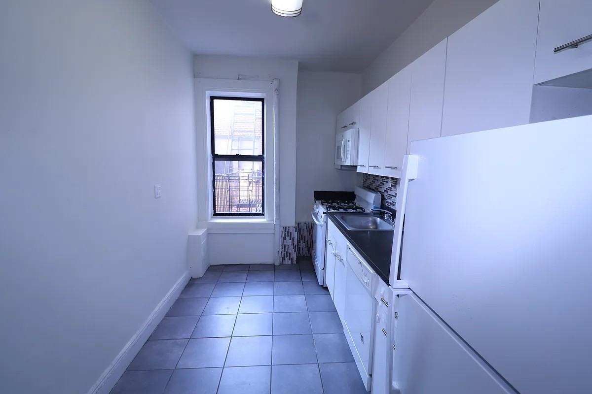 139-12 34th Road #E2 - Photo 5 of 6
