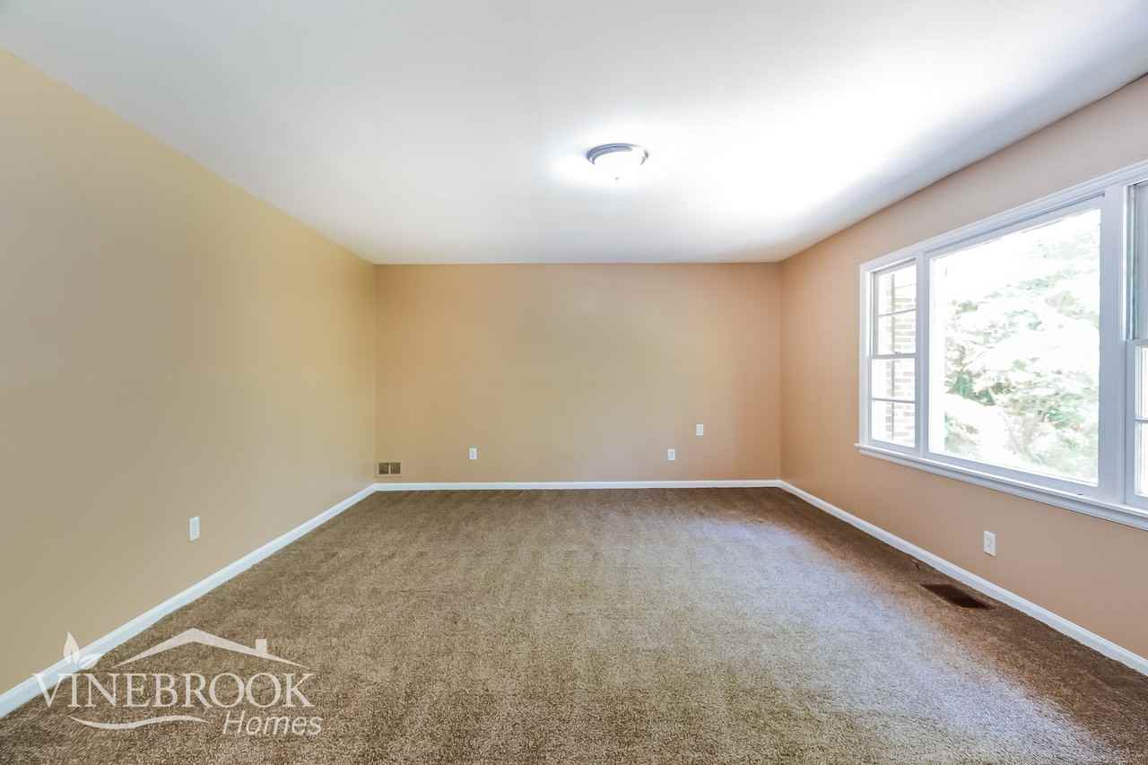 145 Grainger Dr - Photo 3 of 14