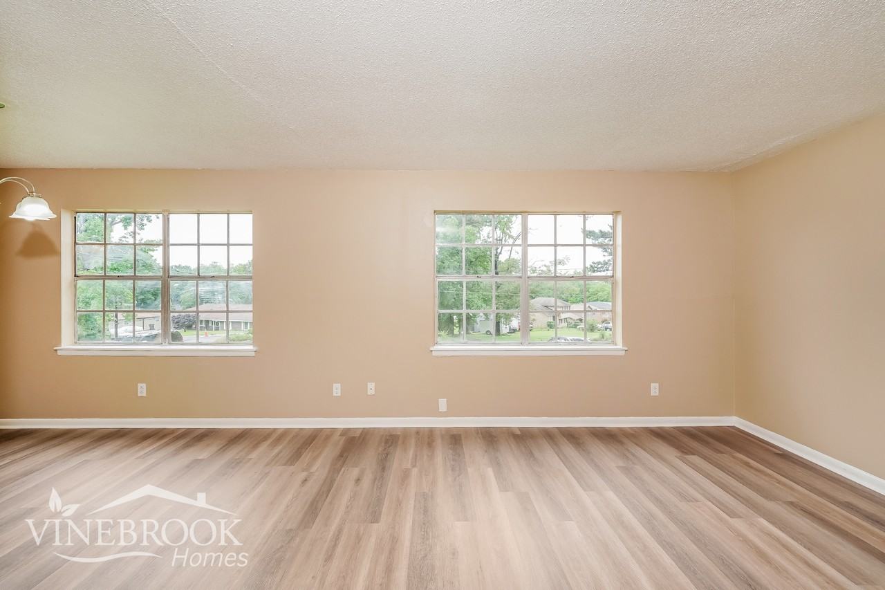 517 Harlem Ave - Photo 3 of 15