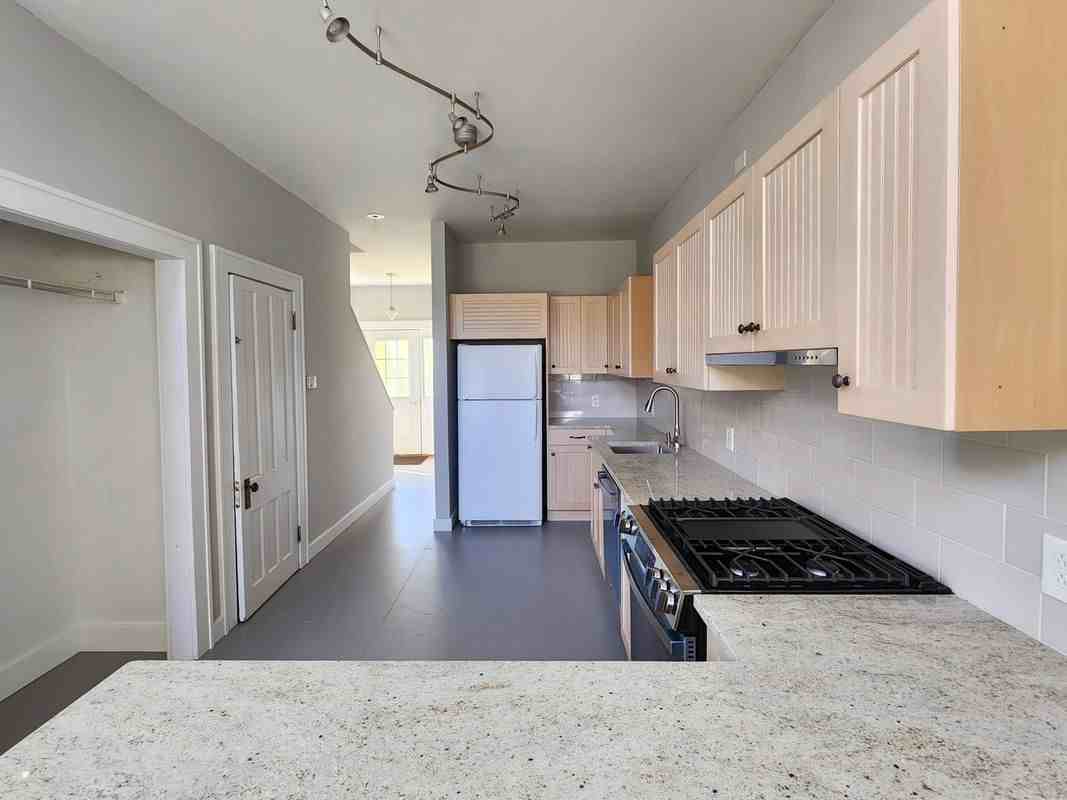 15 Etna Rd - Photo 5 of 13