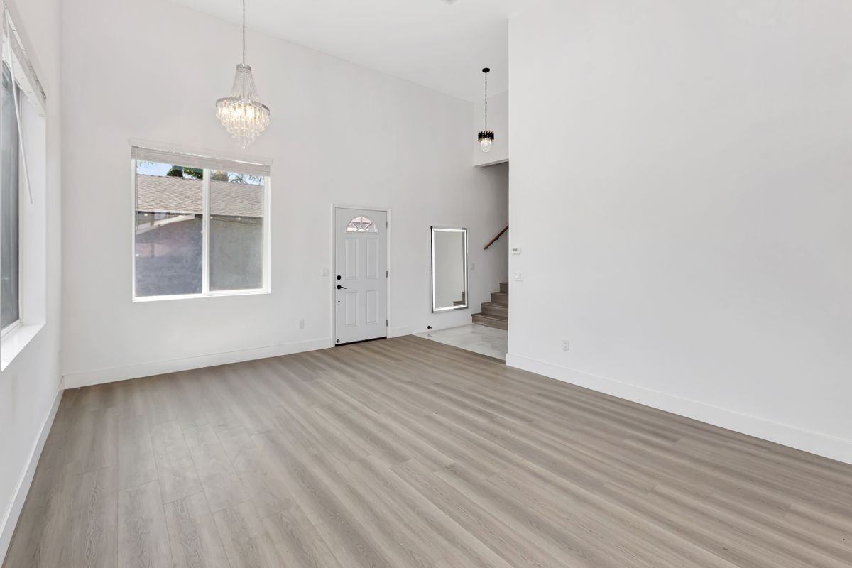 1115 Broadmoor Ave - Photo 2 of 7