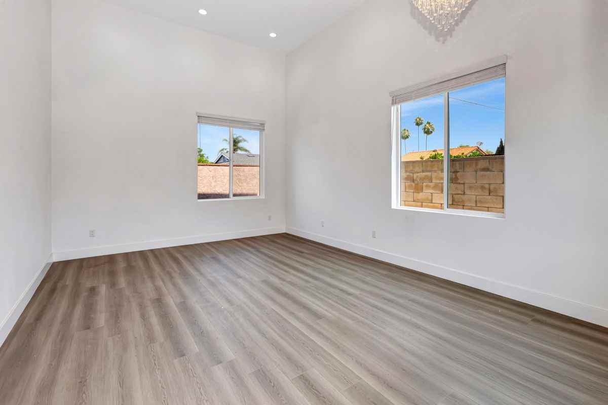 1115 Broadmoor Ave - Photo 6 of 7