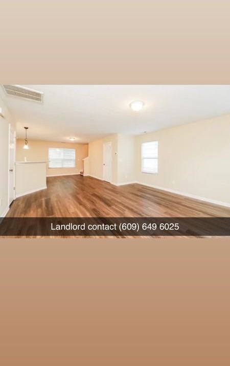 10 Riverside St - Photo 2 of 4