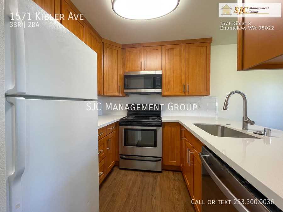 1571 Kibler Ave - Photo 5 of 29