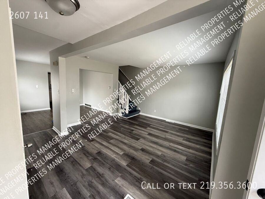 2607 E 141st Pl - Photo 4 of 8