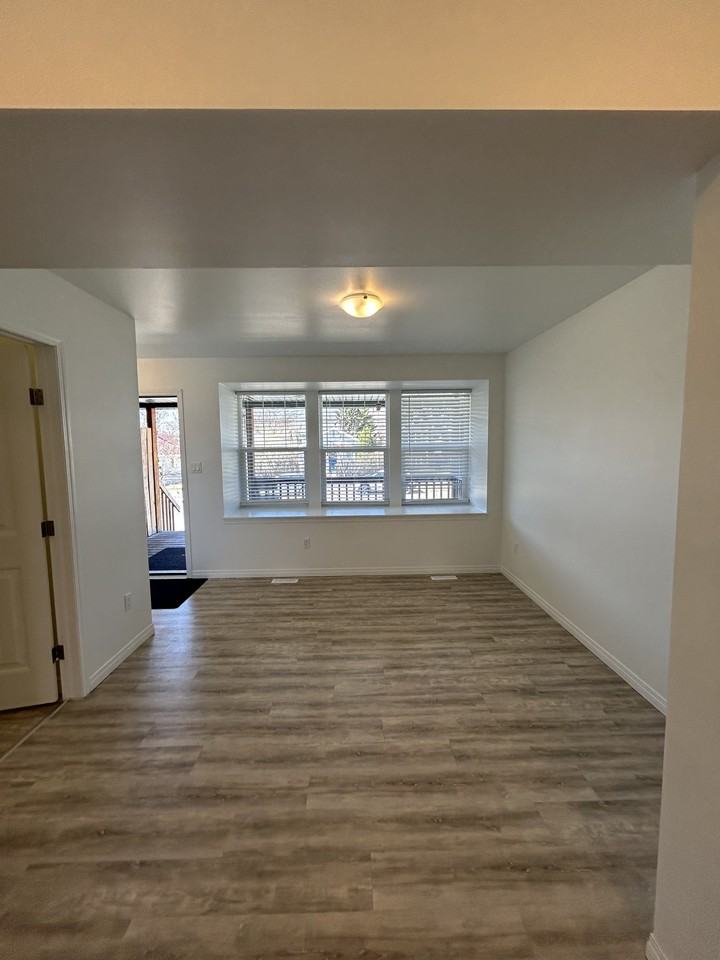 11837 54 St Nw - Photo 5 of 16