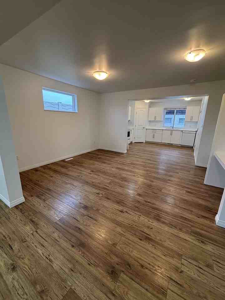 SF226 | 1 Month Free – Spacious 4 Bedroom Main Floor Home – North Edmonton - Photo 2 of 24