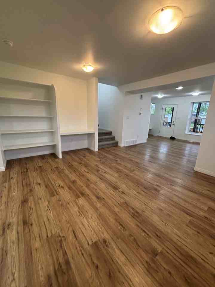 SF226 | 1 Month Free – Spacious 4 Bedroom Main Floor Home – North Edmonton - Photo 3 of 24