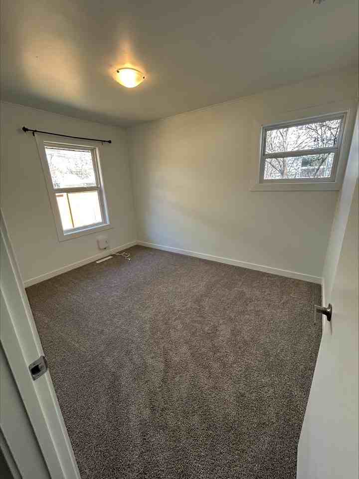 1 MONTH FREE – 4 Bedroom, 2 Bathroom Full House | Northwest Edmonton | SF216 - Photo 2 of 18