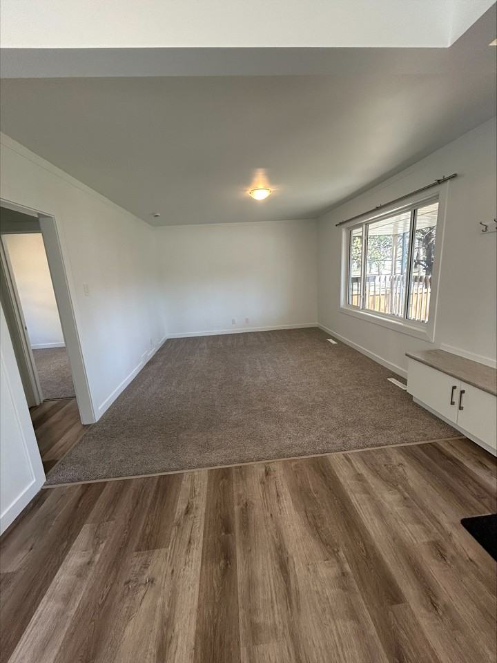 1 MONTH FREE – 4 Bedroom, 2 Bathroom Full House | Northwest Edmonton | SF216 - Photo 4 of 18